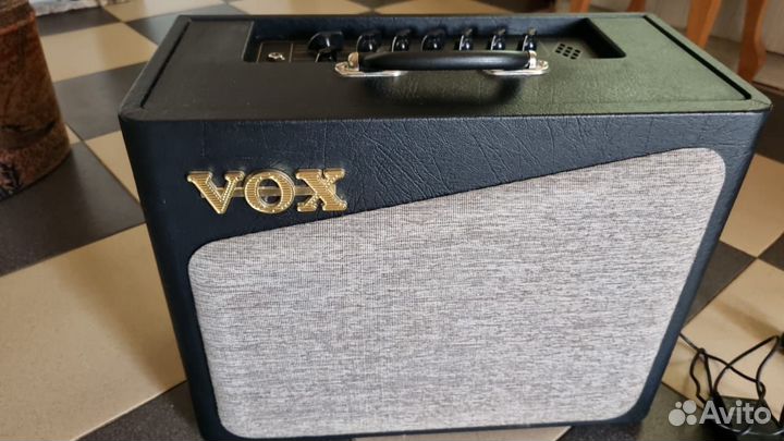 Гитарный ламповый комбоусилитель vox av15