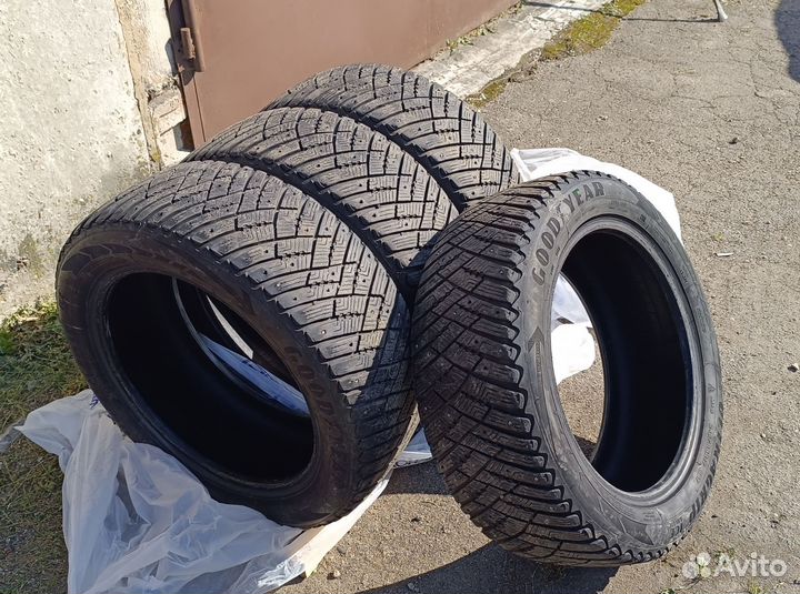 Goodyear Ultragrip Ice Arctic 215/55 R17 98T