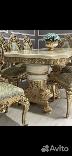 Стол и стулья