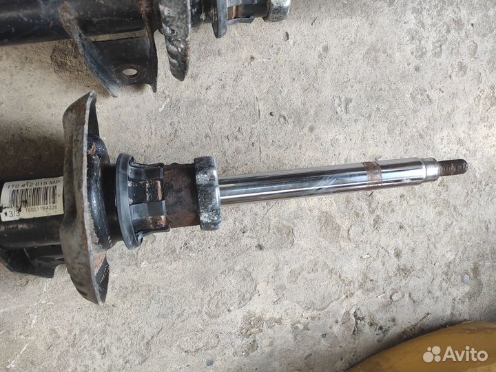 Амортизатор передний Skoda Octavia A5.Skoda Yeti