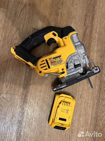 Аккумуляторный лобзик Dewalt DCS331