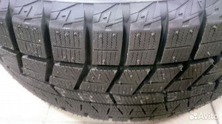 Yokohama Ice Guard IG60 255/40 R18 99Q