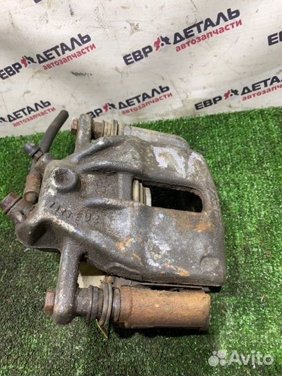 Суппорт тормозной передний левый Nissan Note E11