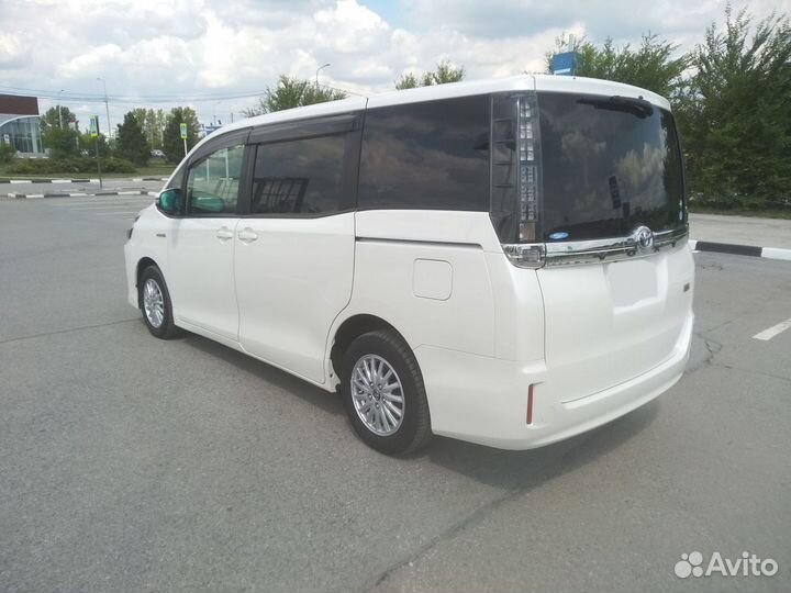 Toyota Voxy 1.8 CVT, 2015, 106 433 км