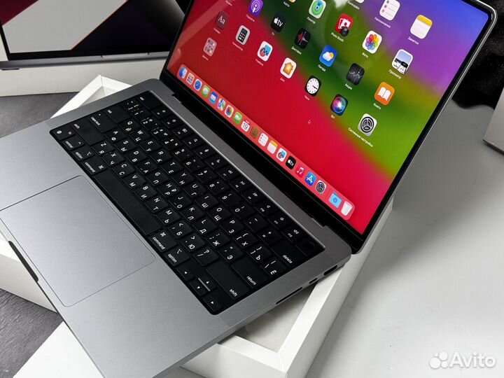 MacBook Pro 14 M1 Max 32GB Ram + Защитное стекло