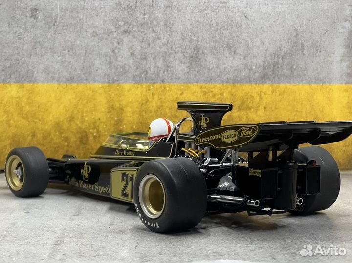 Модель lotus 72d F1 1/18 MCG