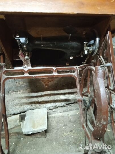 Швейная машинка зингер