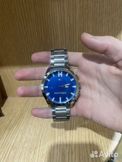 Часы Tommy Hilfiger