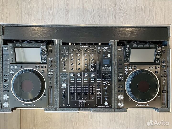 Pioneer CDJ 2000 nexus 2 + Pioneer DJM 900 nexus 2
