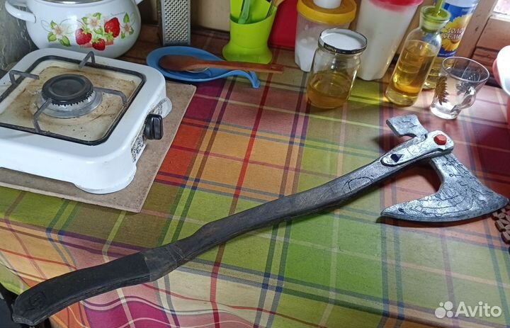 Топор кратоса деревянный