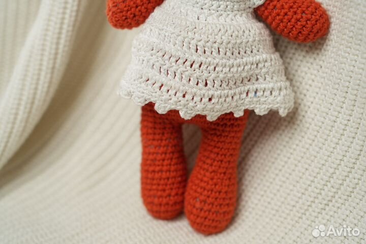 Заяц вязаный, ручная работа