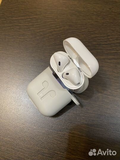 Беспроводные наушники с чехлом