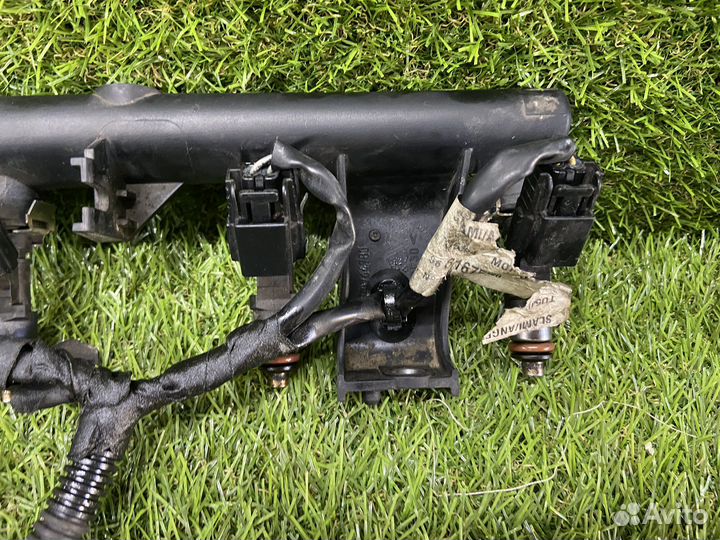 Топливная рампа с форсунками Citroen C4 TU5JP4