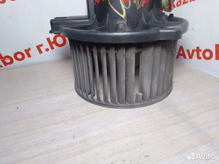 Мотор печки Mitsubishi Carisma