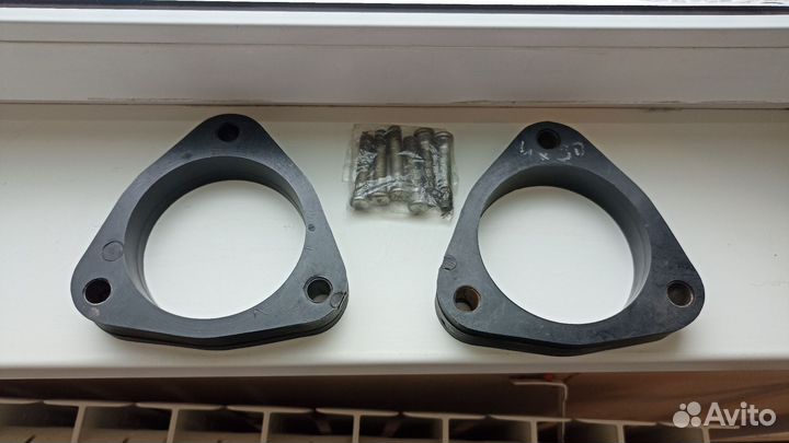 Проставки для увеличения клиренса 30mm Carisma