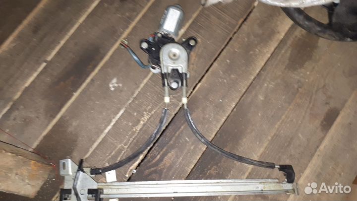 Стеклоподъемник электр. передний левый Nissan N-15