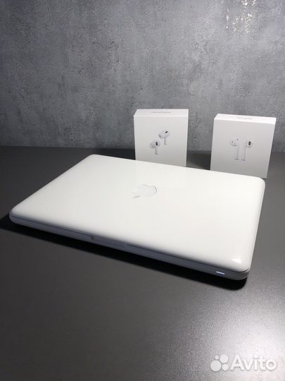 Apple MacBook