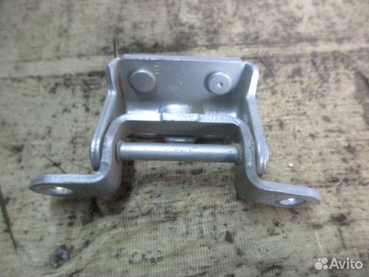 Петля двери задней левой верхняя Nissan Almera (G1