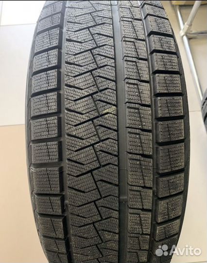 Pirelli Formula Ice FR 225/60 R17 103T