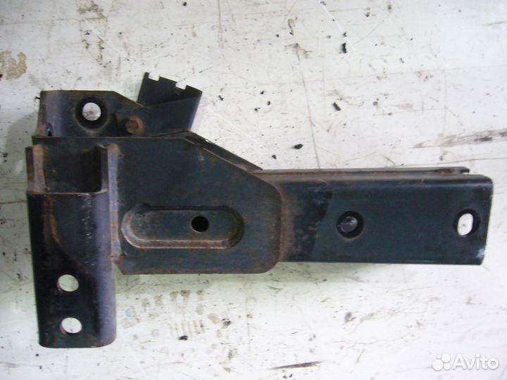 Кронштейн переднего бампера правый actros MP2