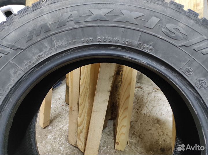 Maxxis ArcticTrekker NP3 215/65 R16