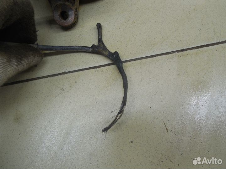 Кулак поворотный передний левый Micra (K11E) 1992