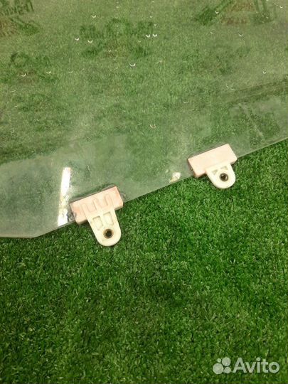 Стекло боковое переднее правое Nissan Almera