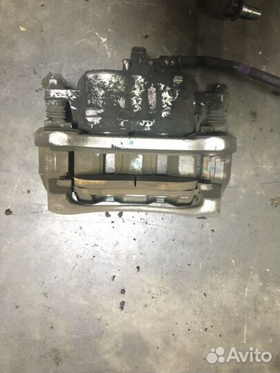 Суппорт тормозной передний правый Honda Crv 5