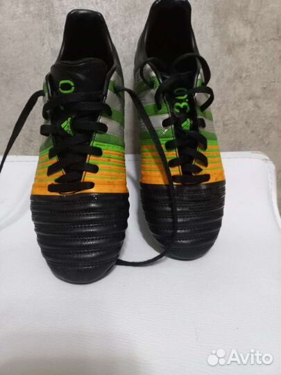 Футбольные бутсы adidas