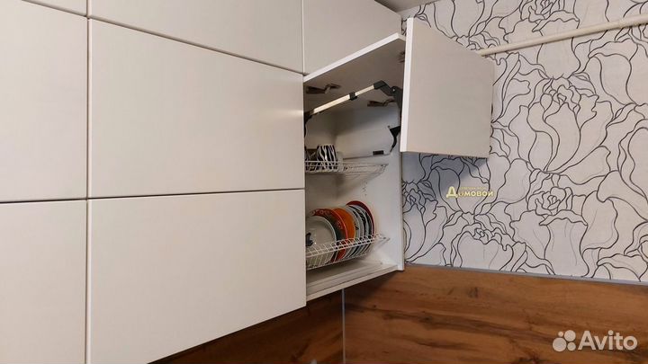 Кухня с увеличенным верхом