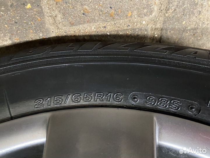 Bridgestone Blizzak Revo GZ 215/65 R16 98S