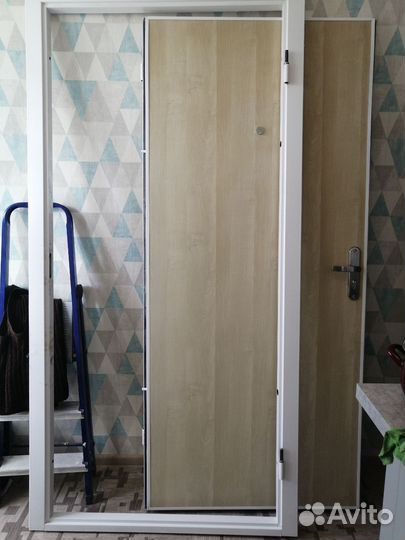 Дверь входная металлическая бу