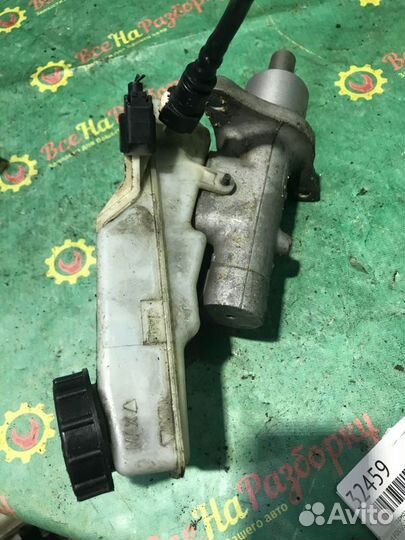 Главный тормозной цилиндр Ford Focus 2 седан 1.8