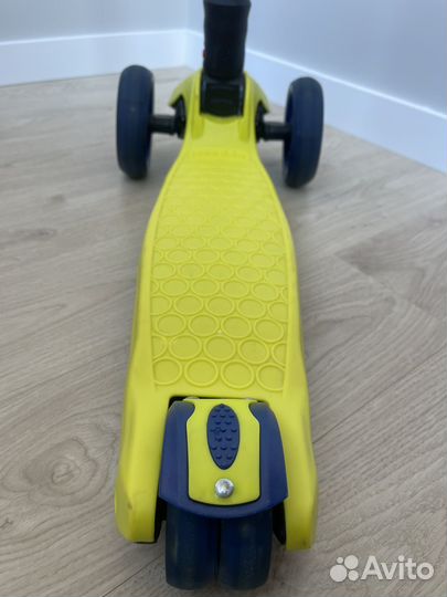 Самокат трехколесный maxiscoo