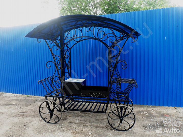 Мангал с крышей карета