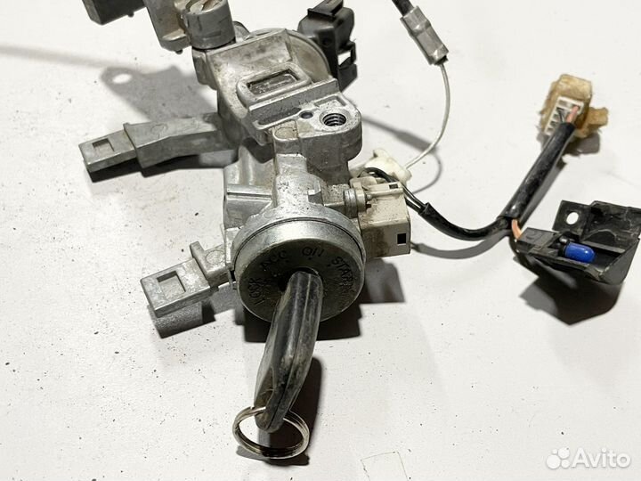 Замок зажигания Mitsubishi Chariot