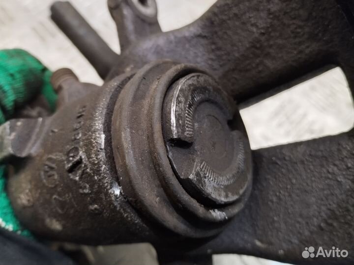 Суппорт задний правый Skoda Octavia A5