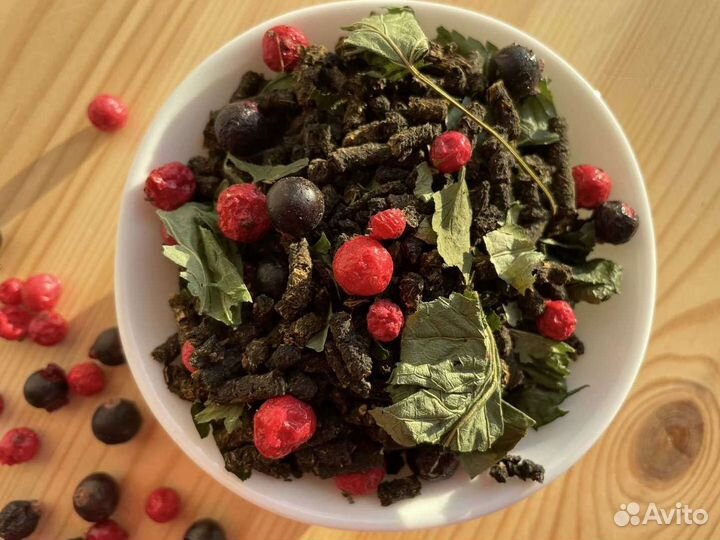 Иван чай и смородина, ягоды, ягод много