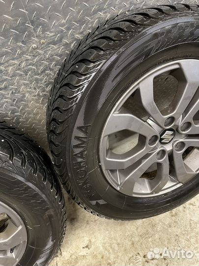 Yokohama IceGuard Stud IG65 215/65 R16