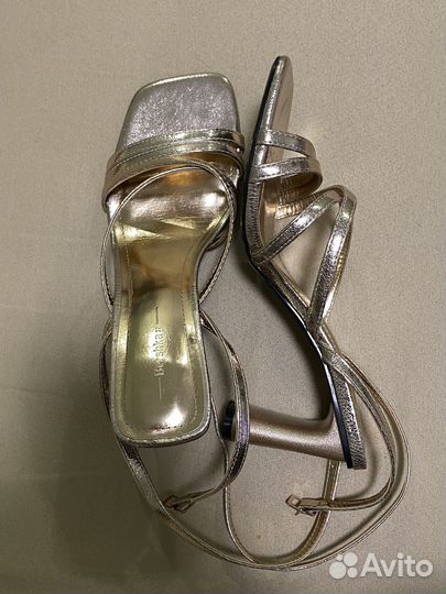 Босоножки женские bershka