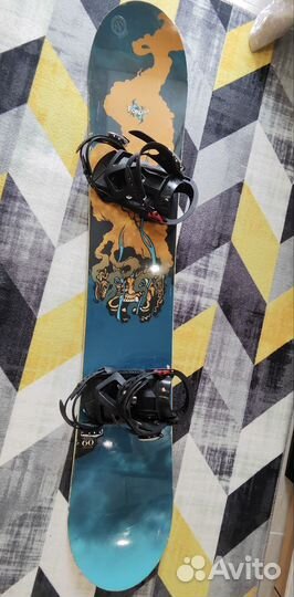 Сноуборд в комплекте с креплениями