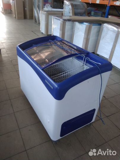 Холодильный шкаф витрина для напитков