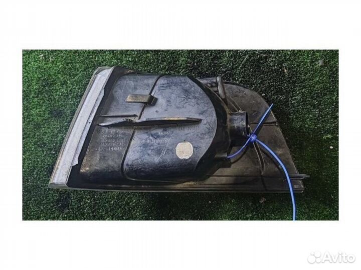 Поворотник правый Volvo V40 1.9 2003