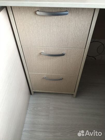 Детский письменный стол