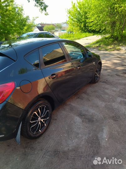 Opel Astra 1.6 МТ, 2013, 271 000 км