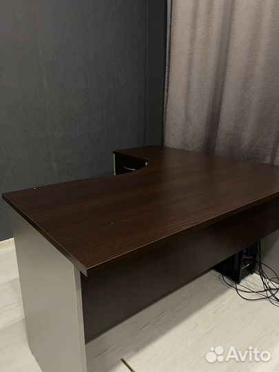 Стол компьютерный письменный с тумбой