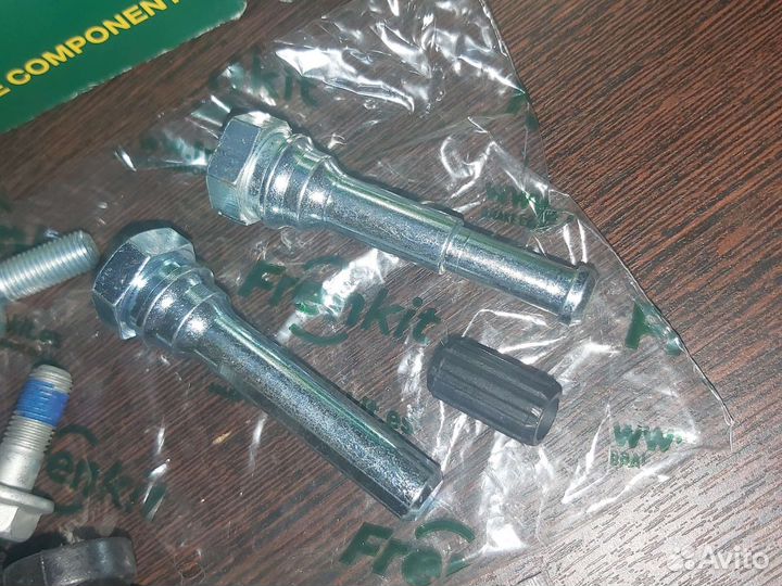 Направляющие заднего суппорта Opel Astra J