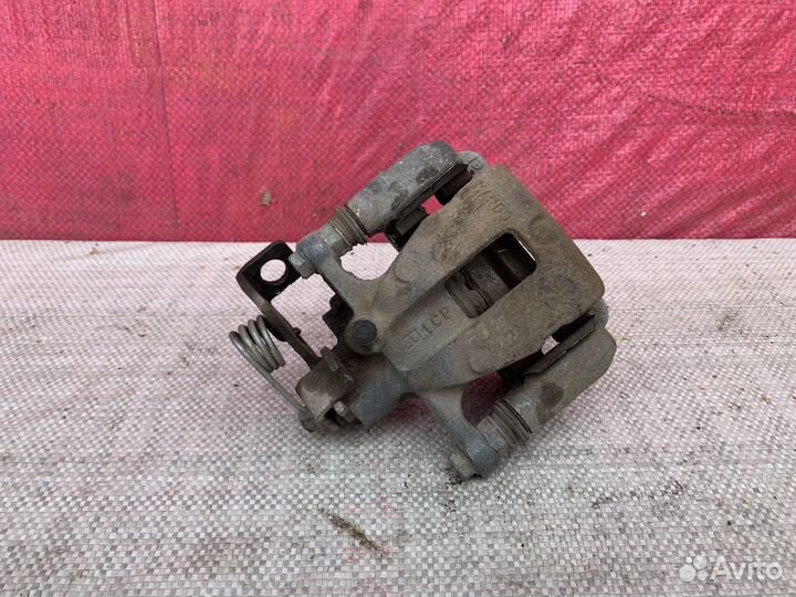 RIO 3 Solaris 1 Суппорт Задний Правый