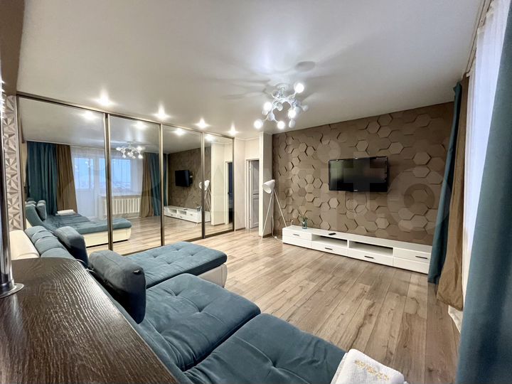 2-к. квартира, 65 м², 8/14 эт.