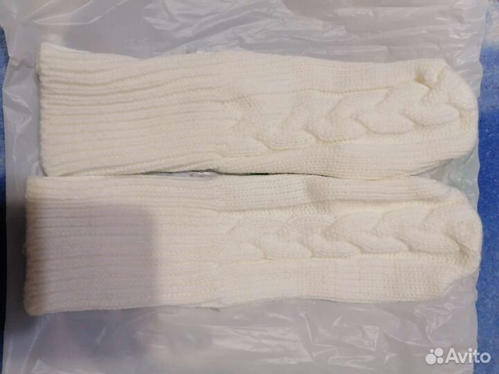 Новые белые женские варежки